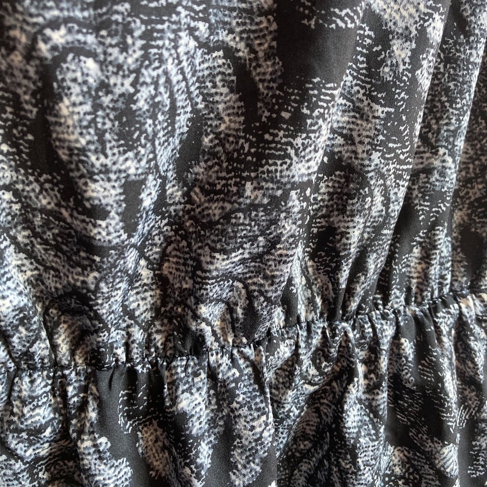 H&M SIZE 4 DRESS - Picture 4 of 10